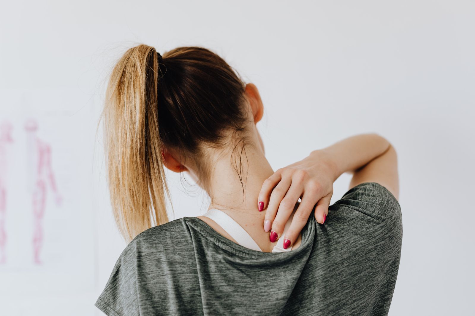 Office worker in Gulberg holding a painful neck and shoulder